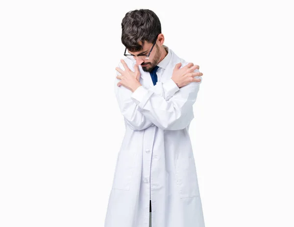 Giovane Scienziato Professionista Uomo Indossa Cappotto Bianco Sfondo Isolato Abbracciarsi — Foto Stock
