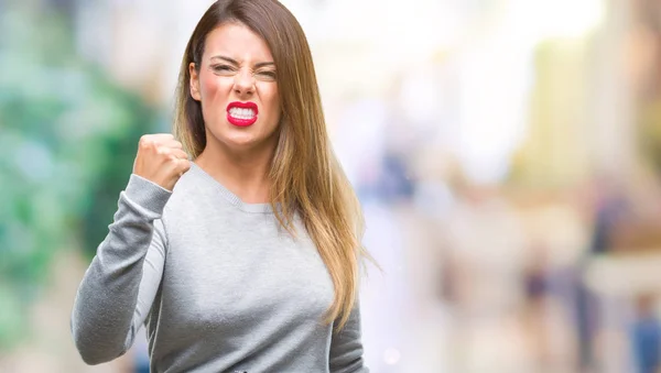 Wanita Bisnis Muda Yang Cantik Atas Latar Belakang Terisolasi Marah — Stok Foto