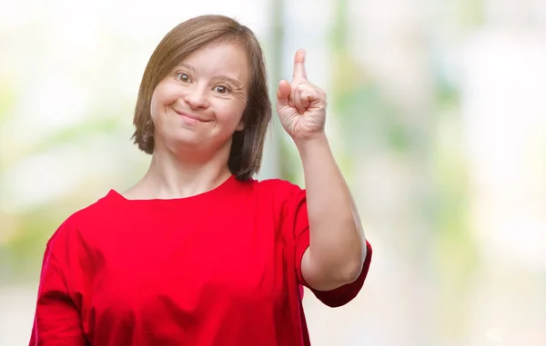 Молодая Взрослая Женщина Синдромом Дауна Показывает Пальцем Вверх Успешной Идеей — стоковое фото