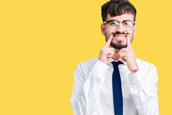 Jovem Homem Negócios Bonito Vestindo Óculos Sobre Fundo Isolado Sorrindo — Fotografia de Stock