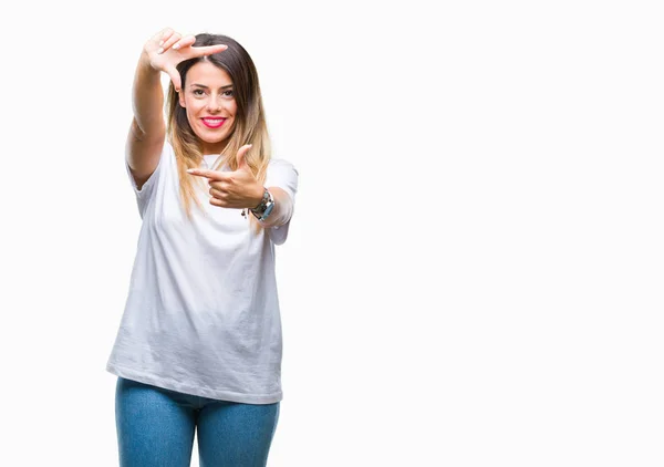 Mooie Jongedame Casual Witte Shirt Geïsoleerde Achtergrond Glimlachend Maken Frame — Stockfoto