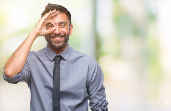 Hombre Negocios Hispano Adulto Sobre Fondo Aislado Haciendo Buen Gesto —  Fotos de Stock