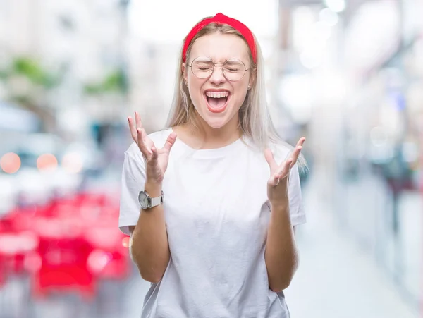 Mladá Blond Žena Nosí Brýle Izolované Pozadí Slaví Mad Crazy — Stock fotografie