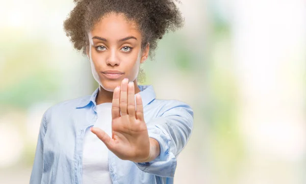 Unga Afro Amerikansk Kvinna Över Isolerade Bakgrund Gör Sluta Sjunga — Stockfoto