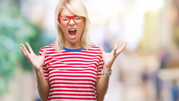 Jonge Mooie Blonde Vrouw Bril Geïsoleerd Achtergrond Vieren Gekke Gek — Stockfoto