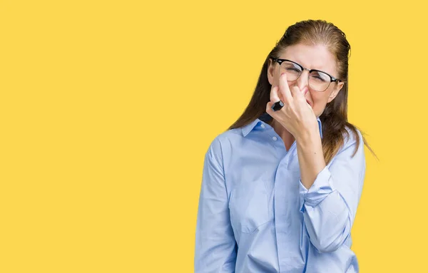 Mulher Negócios Madura Meia Idade Bonita Usando Óculos Sobre Fundo — Fotografia de Stock