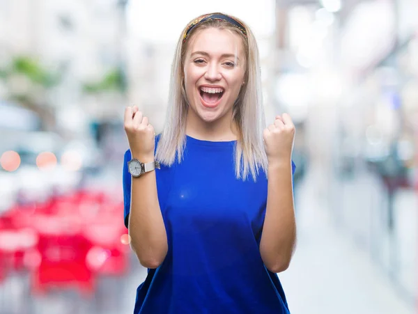 Giovane Donna Bionda Sfondo Isolato Che Celebra Sorpreso Stupito Successo — Foto Stock