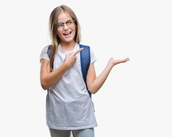 Jovem Menina Estudante Inteligente Bonita Usando Mochila Sobre Fundo Isolado — Fotografia de Stock