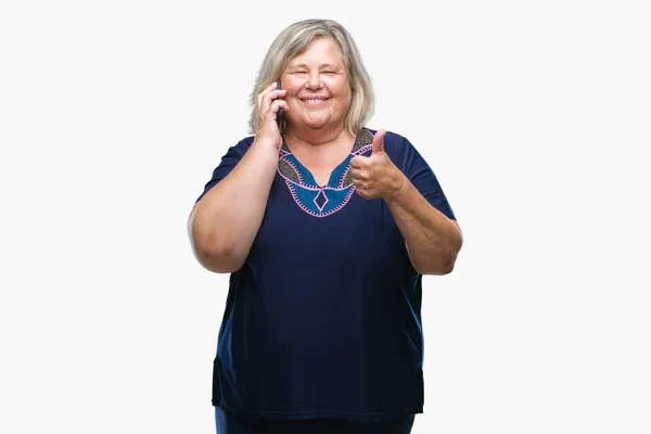 Kıdemli Artı Boyutu Beyaz Kadın Telefonda Izole Arka Plan Üzerinde — Stok fotoğraf