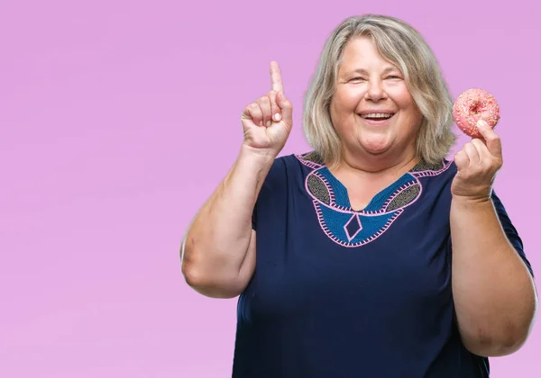 Senior Size Caucasian Woman Eating Sugar Donut Isolated Background Surprised — Stock Photo, Image