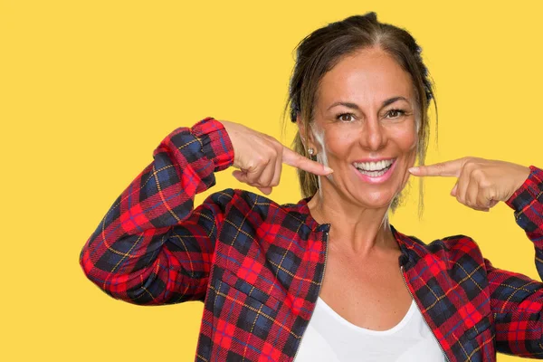 Donna Adulta Mezza Età Indossa Giacca Casual Sfondo Isolato Sorridente — Foto Stock