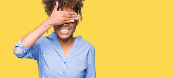 Gyönyörű Fiatal Afro Amerikai Üzletasszony Elszigetelt Háttér Mosolyogva Nevetve Kezét — Stock Fotó