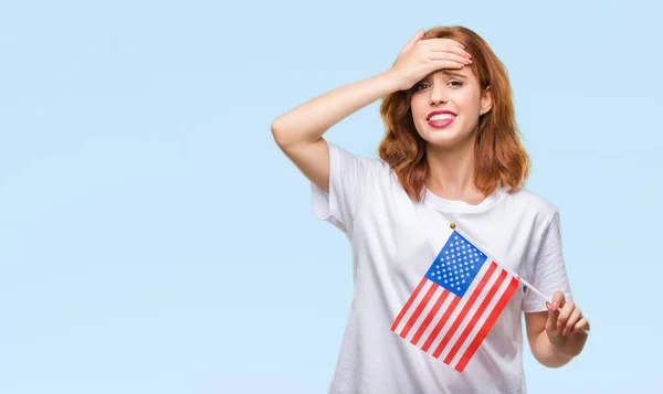 Ung Vacker Kvinna Anläggning Flaggan Amerika Över Isolerade Bakgrund Stressad — Stockfoto