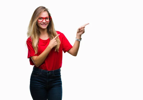 Jovem Mulher Loira Bonita Vestindo Óculos Sobre Fundo Isolado Sorrindo — Fotografia de Stock