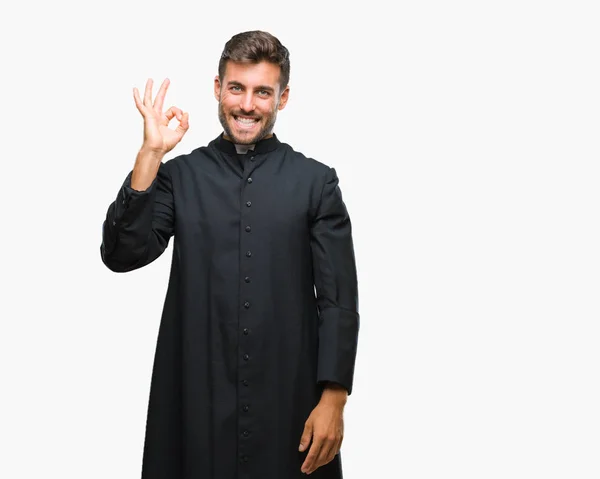 Joven Sacerdote Cristiano Católico Sobre Fondo Aislado Sonriendo Positivo Haciendo —  Fotos de Stock