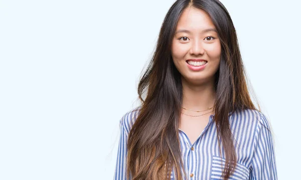 Joven Mujer Asiática Sobre Fondo Aislado Con Una Sonrisa Feliz —  Fotos de Stock