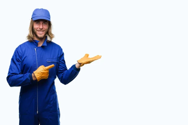 Young Handsome Mechanic Man Long Hair Isolated Background Amazed Smiling — Stock Photo, Image