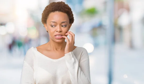 Mujer Afroamericana Joven Sobre Fondo Aislado Mirando Estresado Nervioso Con — Foto de Stock