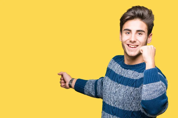 Joven Hombre Guapo Sobre Fondo Aislado Bailando Feliz Alegre Sonriente —  Fotos de Stock