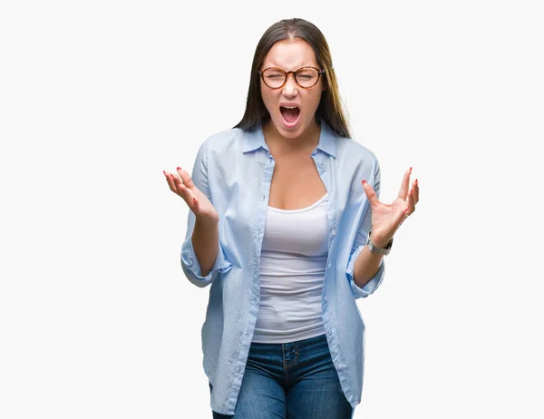 Junge Kaukasische Schöne Geschäftsfrau Mit Brille Vor Isoliertem Hintergrund Verrückt — Stockfoto