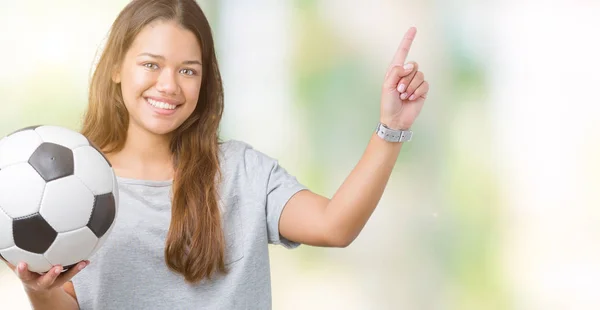 Junge Schöne Brünette Frau Hält Fußball Ball Über Isolierten Hintergrund — Stockfoto