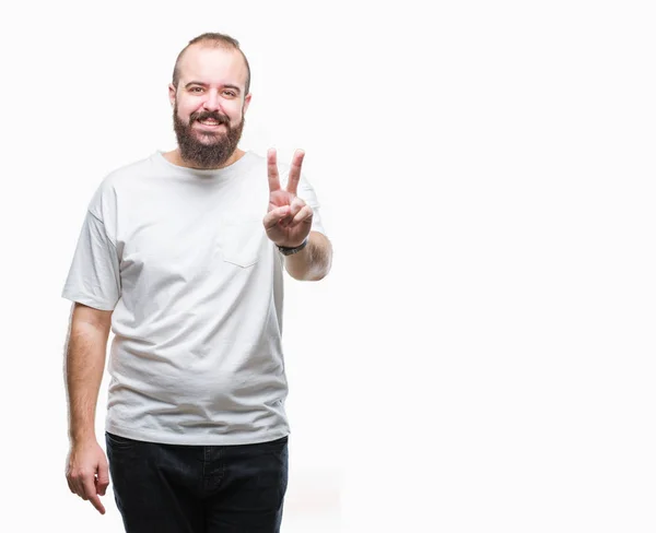 Hipster Kaukaski Młody Człowiek Ubrany Shirt Dorywczo Białym Tle Uśmiechnięty — Zdjęcie stockowe