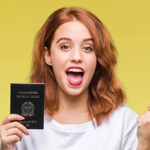Młoda Kobieta Piękne Paszportem Włochy Białym Tle Krzyk Dumny Świętuje — Zdjęcie stockowe
