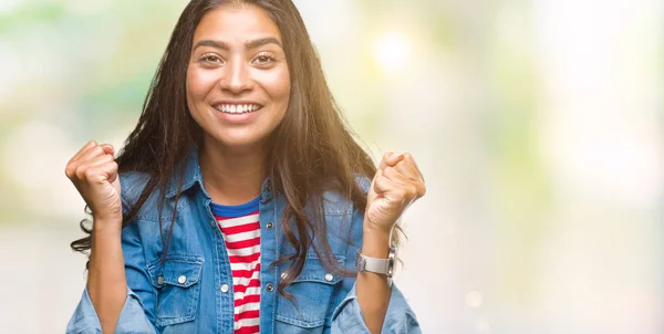 Giovane Bella Araba Sfondo Isolato Che Celebra Sorpreso Stupito Successo — Foto Stock