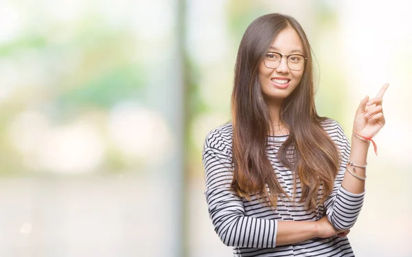 Junge Asiatische Frau Mit Brille Vor Isoliertem Hintergrund Mit Einem — Stockfoto