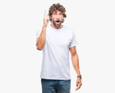 İzole arka plan başarılı fikirle parmak işaret adam yakışıklı İspanyol modeli. Çıktıktan ve mutlu. Bir numara.
