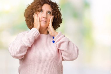 Değiştirilebilir mavi renk şerit duyarlılığı izole arka plan Tired üzerinde giyen orta ager üst düzey kadın kapsayan yüz, depresyon ve üzüntü, üzgün ve sorun için tedirgin eller