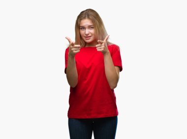 Fotoğraf makinesi ile mutlu ve komik yüz için parmakları işaret izole arka plan üzerinde beyaz kadın. İyi enerji ve vibes.