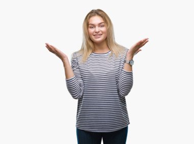 Kızgın ve silah ile başarı için deli kutluyor izole arka plan üzerinde beyaz kadın kaldırdı ve heyecanlı çığlık gözler kapalı. Kazanan kavramı