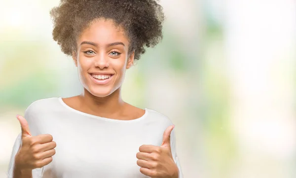 Wanita Muda Afro American Atas Tanda Sukses Latar Belakang Yang — Stok Foto