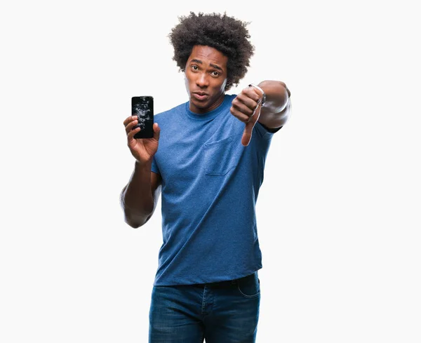 非洲裔美国人持有破碎的智能手机在孤立的背景与愤怒的脸 消极的迹象显示不喜欢拇指下降 拒绝概念 — 图库照片