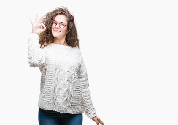 Bella Bruna Capelli Ricci Giovane Ragazza Che Indossa Maglione Invernale — Foto Stock