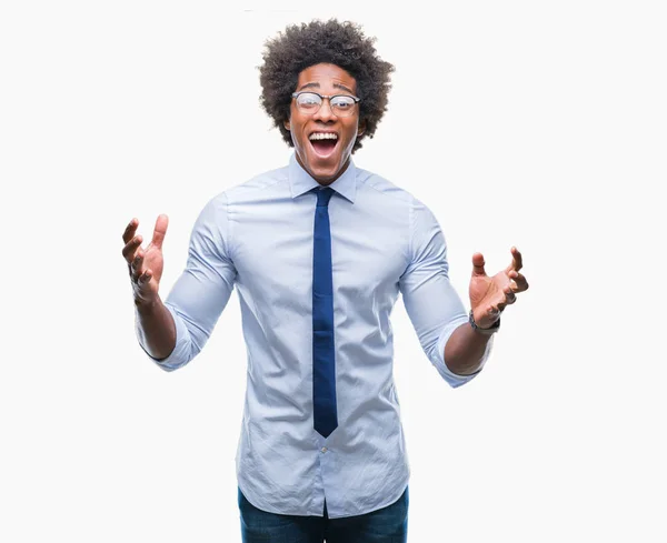 Afro Amerikaanse Zakenman Bril Geïsoleerd Achtergrond Vieren Gek Verbaasd Voor — Stockfoto