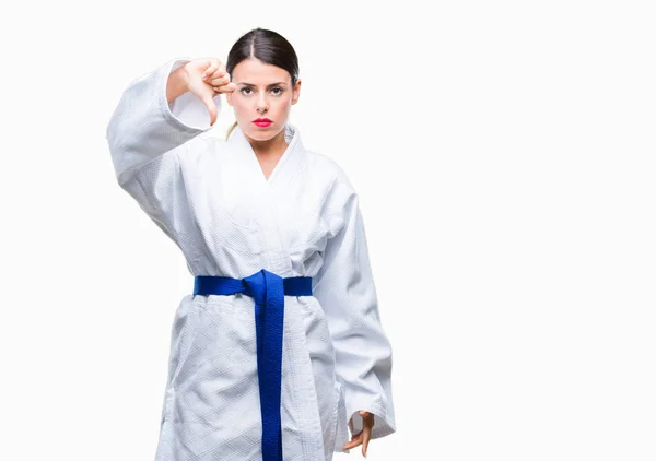 Mooie Jongedame Karate Kimono Uniform Dragen Geïsoleerd Achtergrond Zoek Ongelukkig — Stockfoto