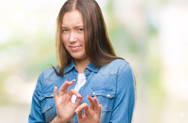 Wanita Cantik Kaukasia Muda Atas Latar Belakang Terisolasi Yang Jijik — Stok Foto