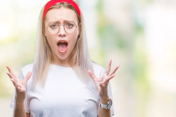 Mulher Loira Jovem Usando Óculos Sobre Fundo Isolado Louco Louco — Fotografia de Stock