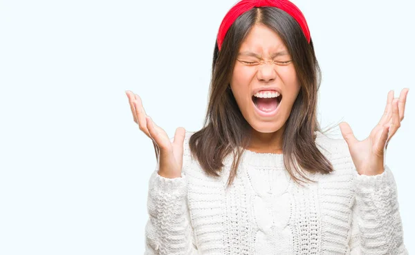 Mujer Asiática Joven Vistiendo Suéter Invierno Sobre Fondo Aislado Celebrando — Foto de Stock