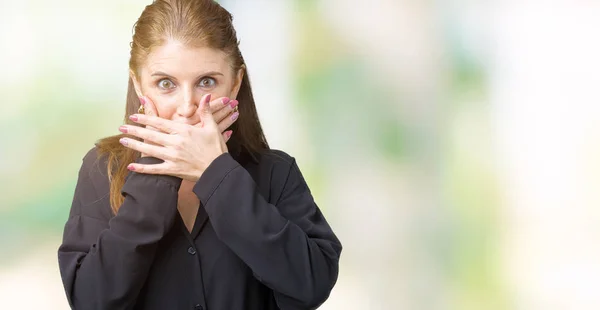 Mooie Middenleeftijd Volwassen Zakenvrouw Geïsoleerde Achtergrond Geschokt Mond Met Handen — Stockfoto