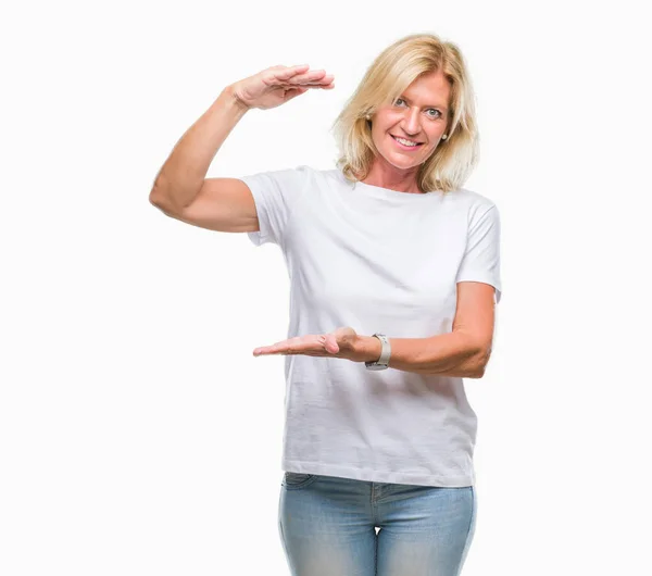 Blonde Frau Mittleren Alters Über Isoliertem Hintergrund Gestikulierend Mit Händen — Stockfoto