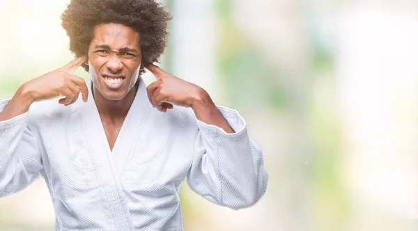 Afro Amerikansk Man Bär Karate Kimono Över Isolerade Bakgrund Som — Stockfoto