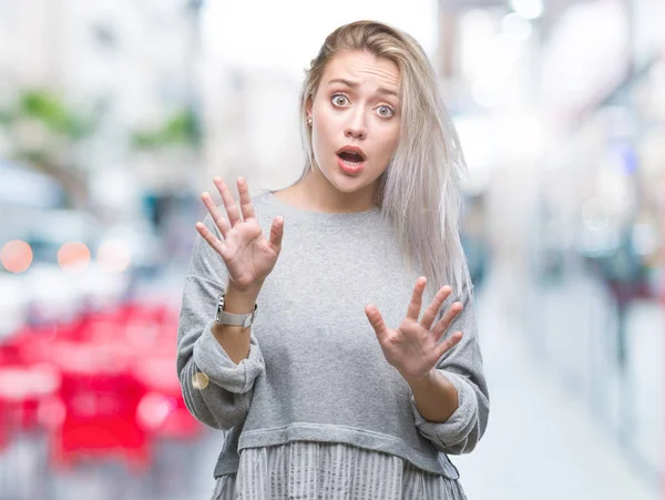 Jonge Blonde Vrouw Geïsoleerde Achtergrond Bang Doodsbang Met Angst Expressie — Stockfoto