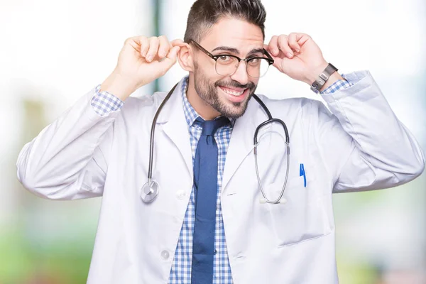 Guapo Joven Médico Sobre Fondo Aislado Cubriendo Las Orejas Con —  Fotos de Stock