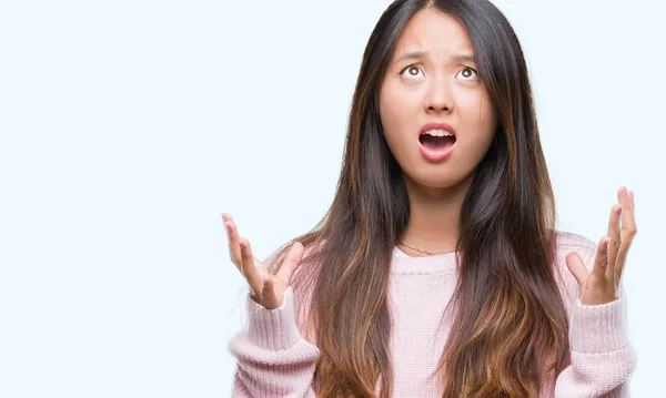 Mujer Asiática Joven Sobre Fondo Aislado Loco Loco Gritando Gritando — Foto de Stock