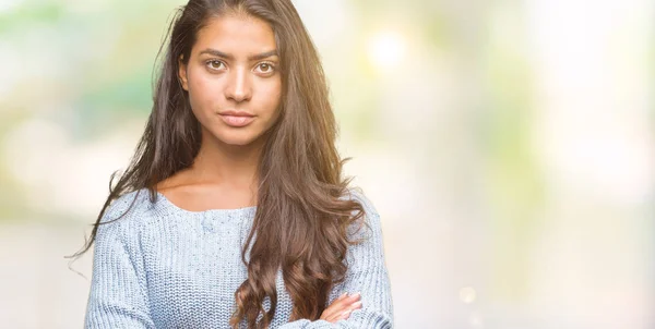 Giovane Bella Donna Araba Indossa Maglione Invernale Sfondo Isolato Scettico — Foto Stock