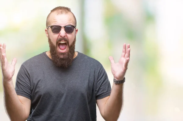 Joven Hombre Hipster Caucásico Con Gafas Sol Sobre Fondo Aislado —  Fotos de Stock