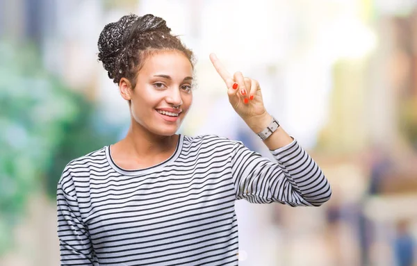 Ung Flätat Hår Afroamerikanska Flicka Klädd Tröja Över Isolerade Bakgrund — Stockfoto